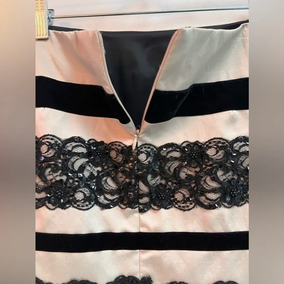 NANETTE LEPORE Women’s Tan and Black Mini Skirt with velvet and lace - size 6 - Picture 4 of 8